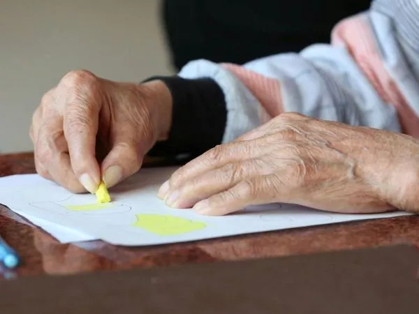 Estudio asegura que hablar dos idiomas puede retrasar el Alzheimer hasta en 5 años