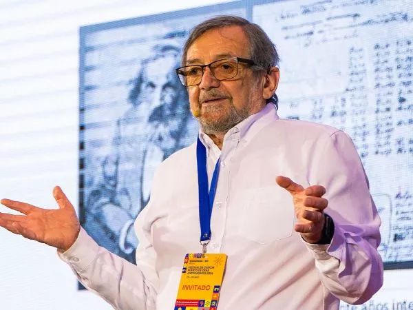 Ramón Latorre en Puerto de Ideas.