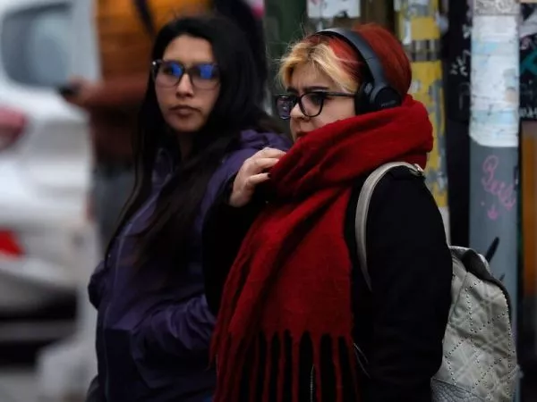 Del frío al calor: el dispar pronóstico del tiempo para Santiago en fin de semana largo