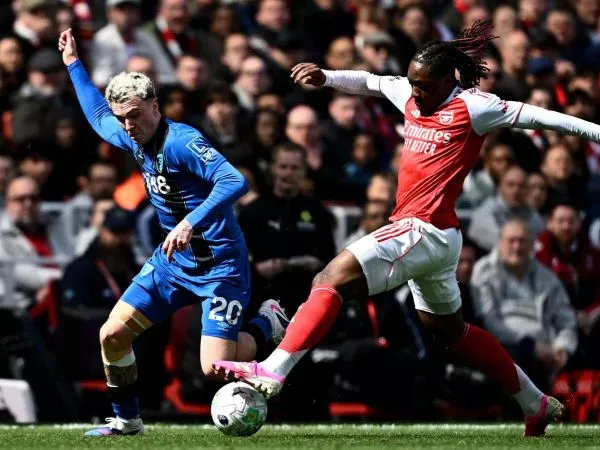 Alex Jiménez jugando por el Bournemouth