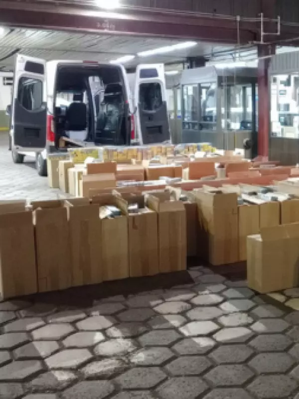 “Los ilegales”: justicia argentina busca en Chile a banda de contrabandistas de cigarrillos