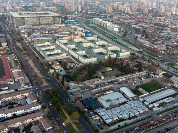 Vista aérea del la cárcel Santiago 1 y el Centro de Justicia
