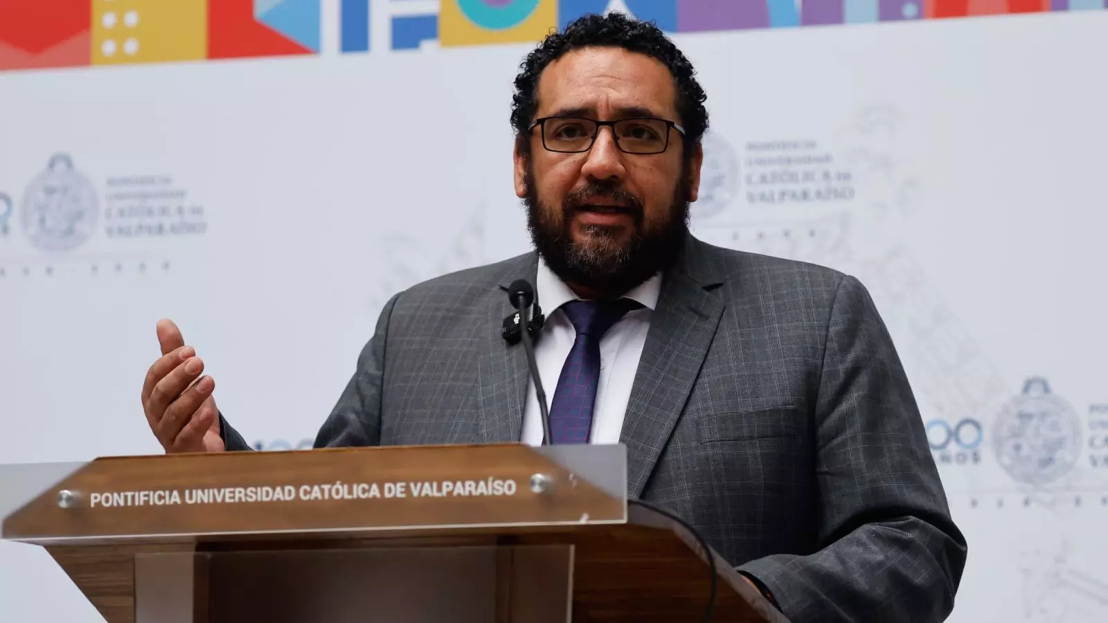 Exministro de Educación, Nicolás Cataldo en un punto de prensa