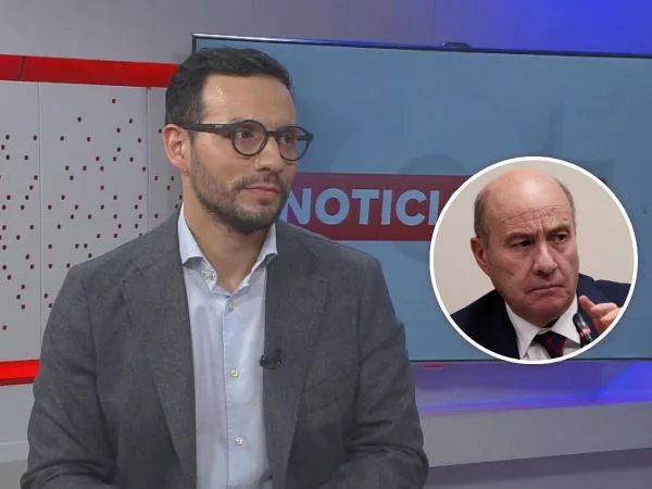 Ignacio Imas siendo entrevistado en Canal 24 Horas y el ministro de Hacienda, Jorge Quiroz