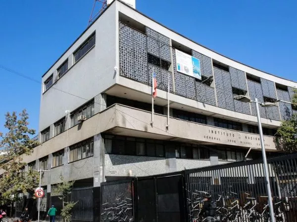 Instituto Nacional suspende actividades tras amenazas de tiroteo