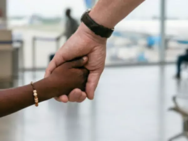 Corte de Santiago golpea la mesa por niños haitianos y exige informes en 24 horas a ministerios, servicios y PDI