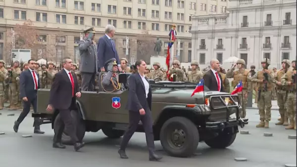 A bordo de jeep militar: Presidente Kast encabezó ceremonia de Juramento a la Bandera