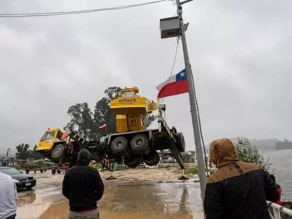 Grúa colapsa en Constitución