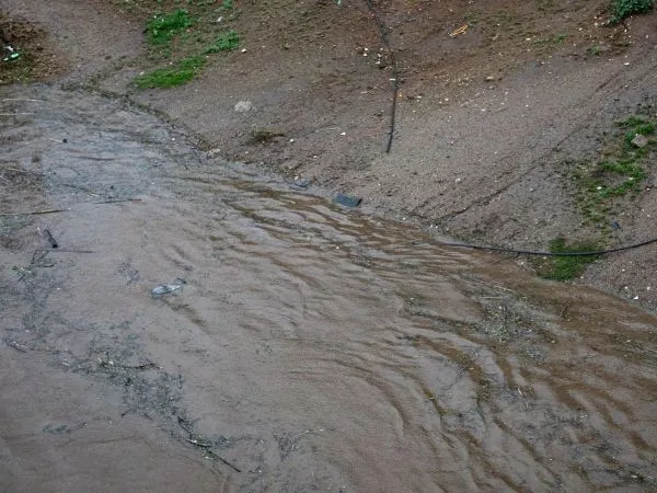 SENAPRED solicita evacuar sector Quebrada Valparaíso en Vallenar por desborde de canal