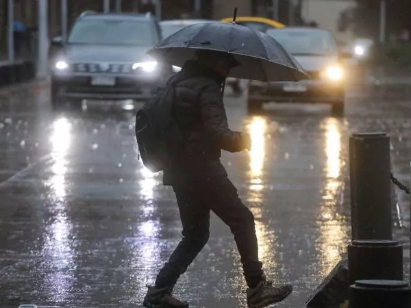 DMC emite Alarma Meteorológica por precipitaciones intensas para dos regiones