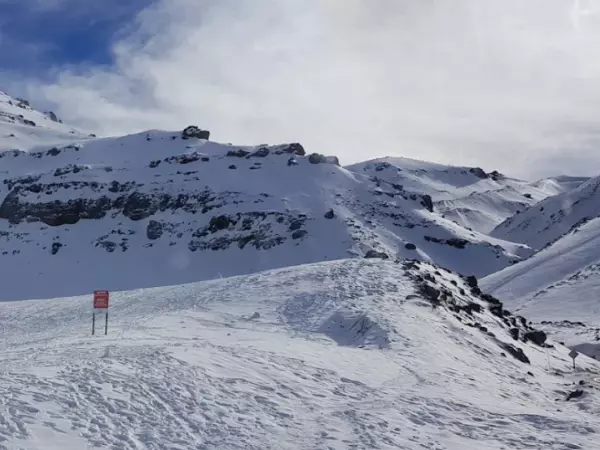 Esquiaba fuera de pista: estadounidense quedó atrapado en Valle Nevado