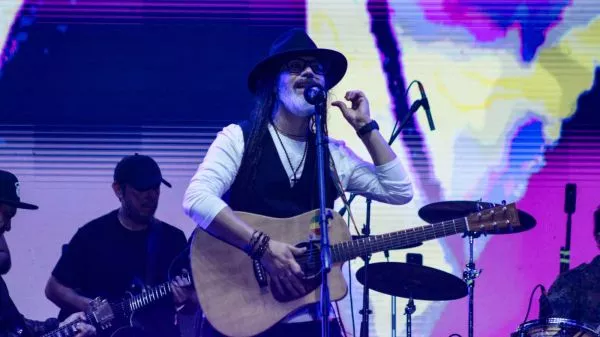 Quique Neira tocando en Festival REC 2026