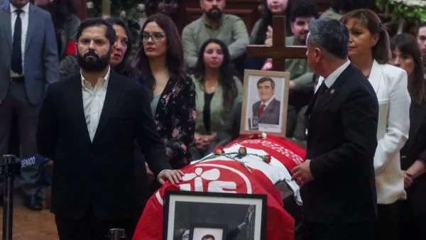 Funeral Camilo Escalona