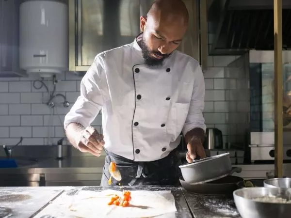Coca-Cola Chile lanza programa gratuito para formar a jóvenes en el rubro gastronómico