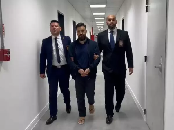 VIDEO: Martín de los Santos viaja rumbo a Chile tras ser extraditado desde Brasil