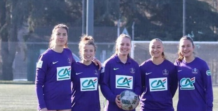 Equipo femenino salió a la cancha con las piernas desnudas como protesta