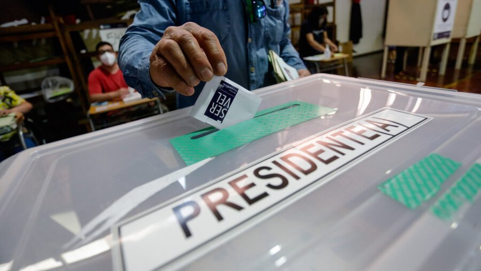 Boric lidera en el extranjero con 62%: estos son los resultados de la votación en el extranjero