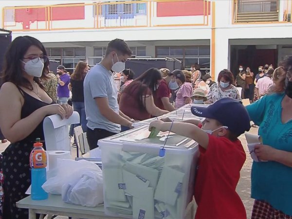 Calor, largas filas y cierre de locales: Las dificultades que marcaron la votación