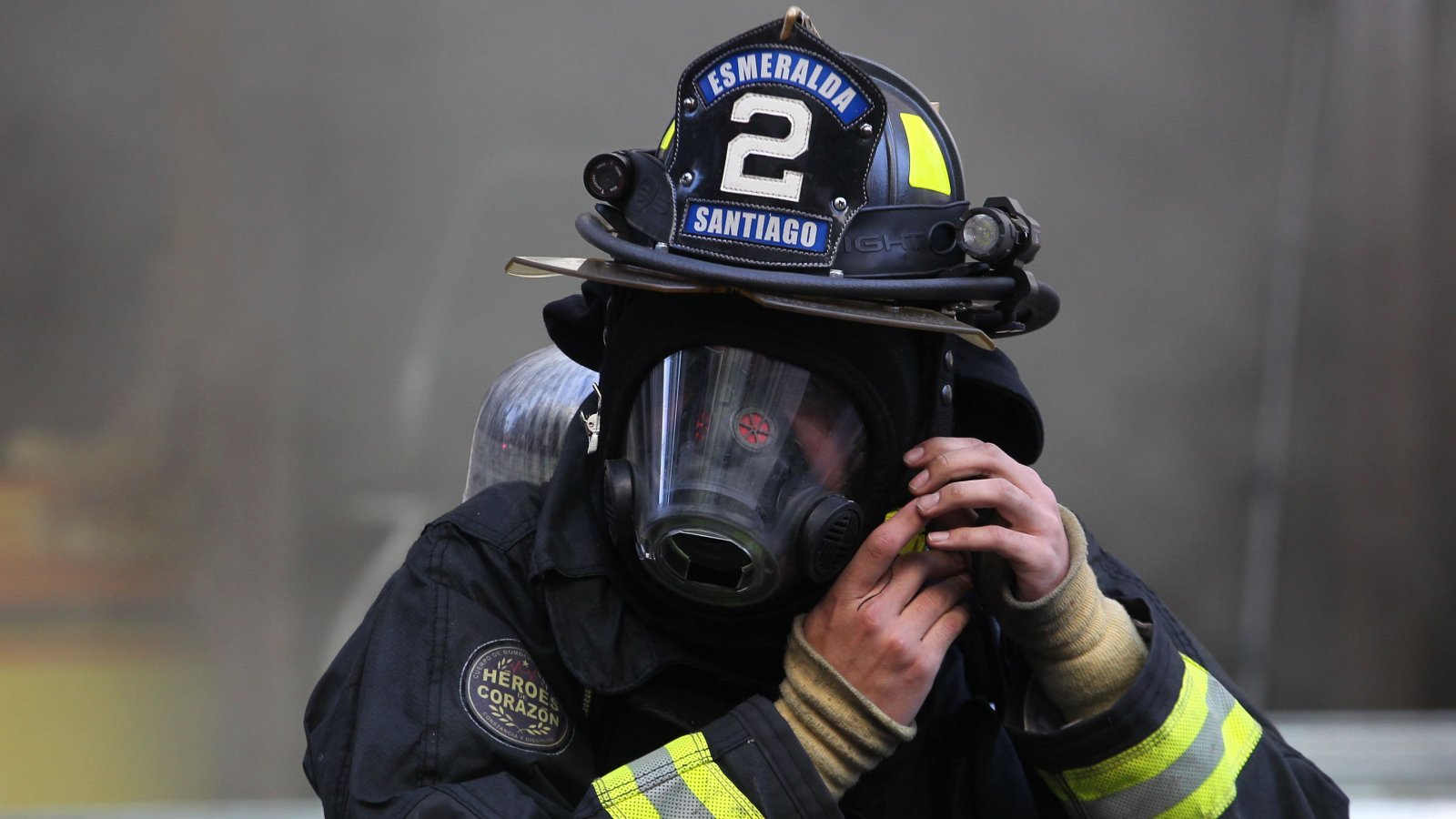 Incendio consume al menos cuatro locales comerciales en Quilicura